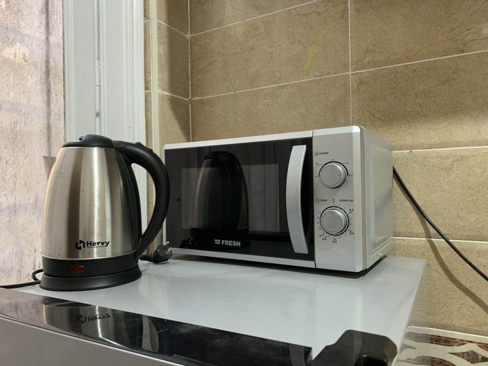 Deluxe Apartment | Microwave
