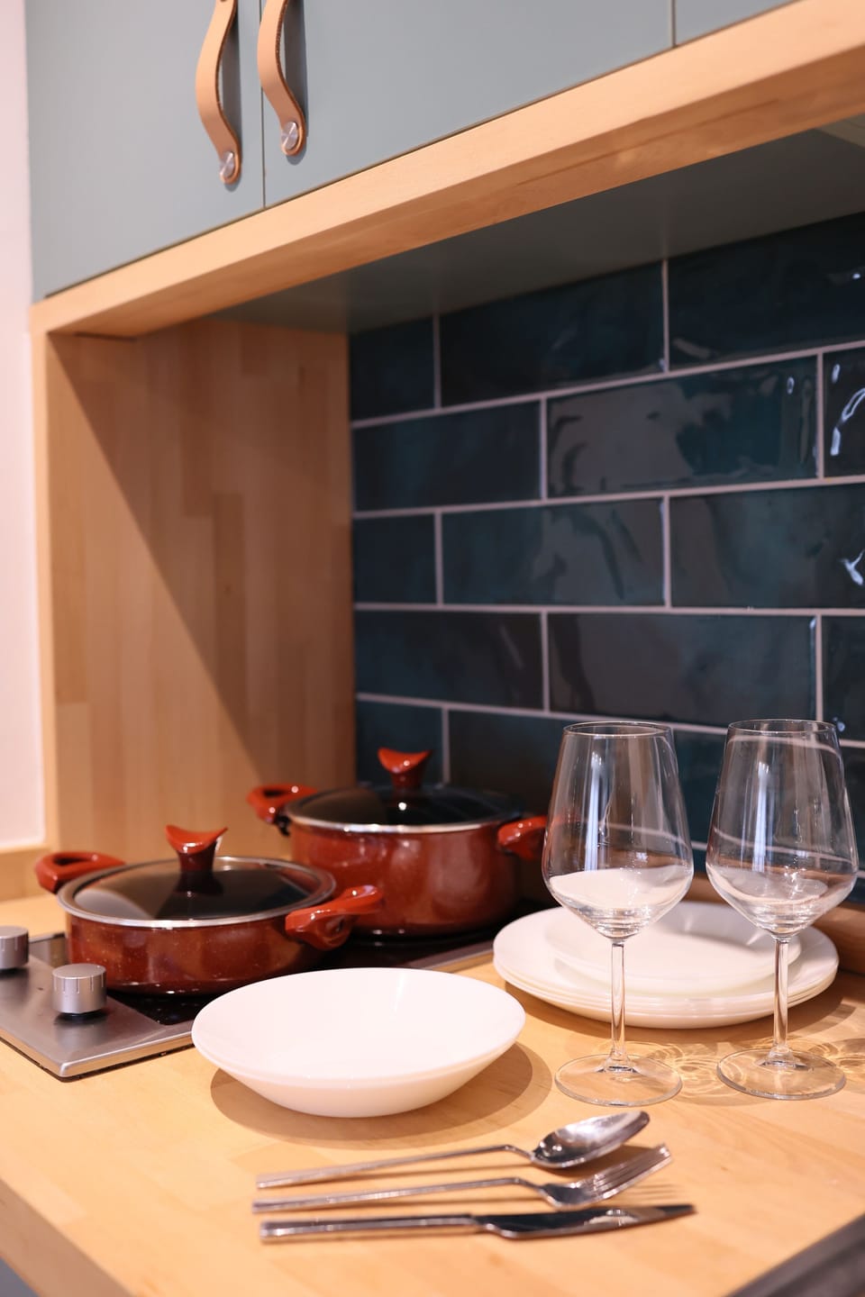 Deluxe Apartment | Private kitchenette | Mini-fridge, electric kettle, cookware/dishes/utensils, freezer