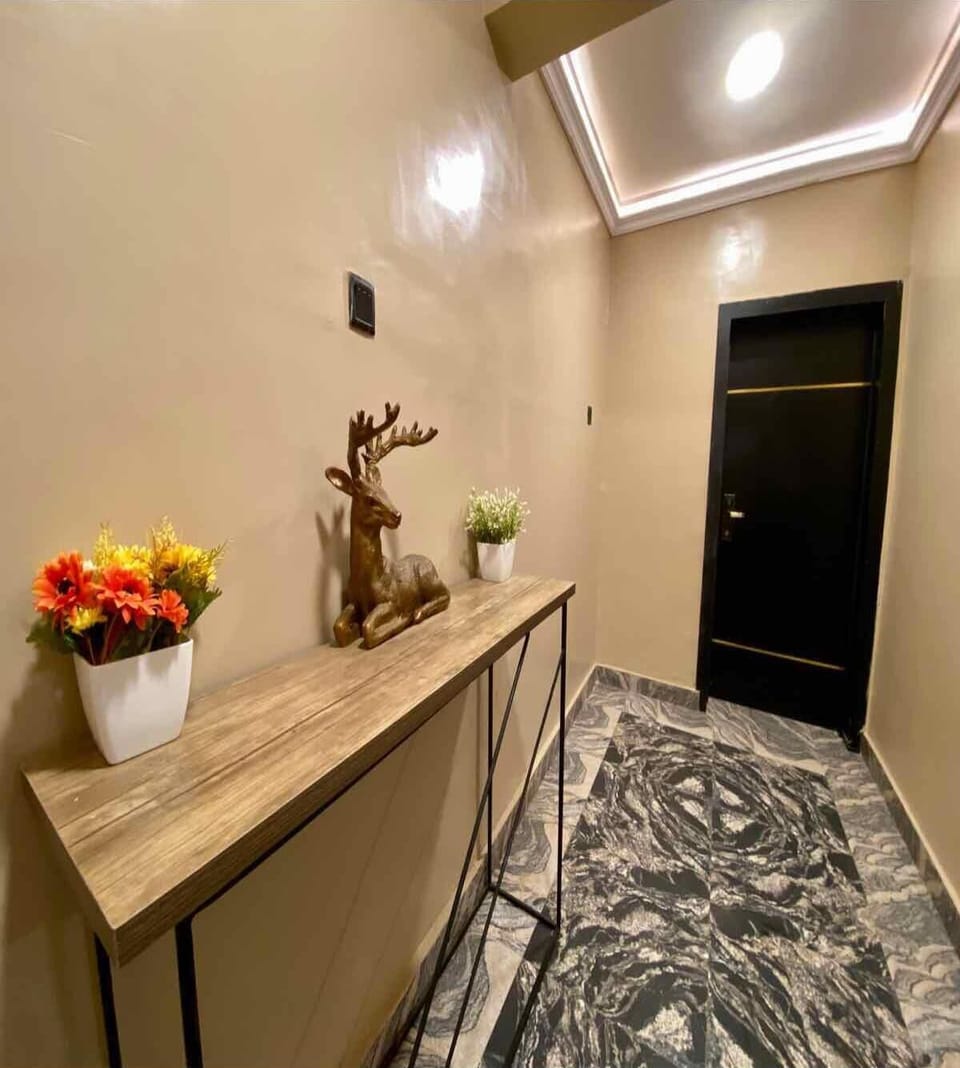 1 bedroom, individually decorated, individually furnished, desk