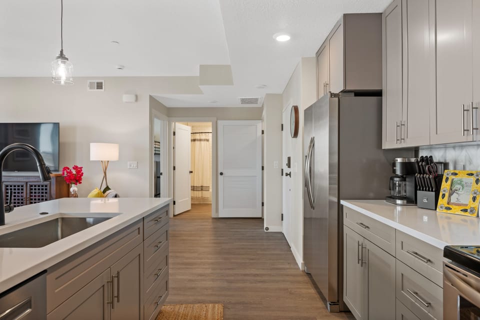 Condo, 2 Bedrooms | Private kitchen | Fridge, oven, coffee/tea maker, toaster