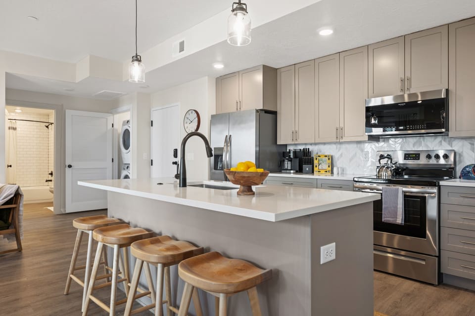 Condo, 2 Bedrooms | Private kitchen | Fridge, oven, coffee/tea maker, toaster