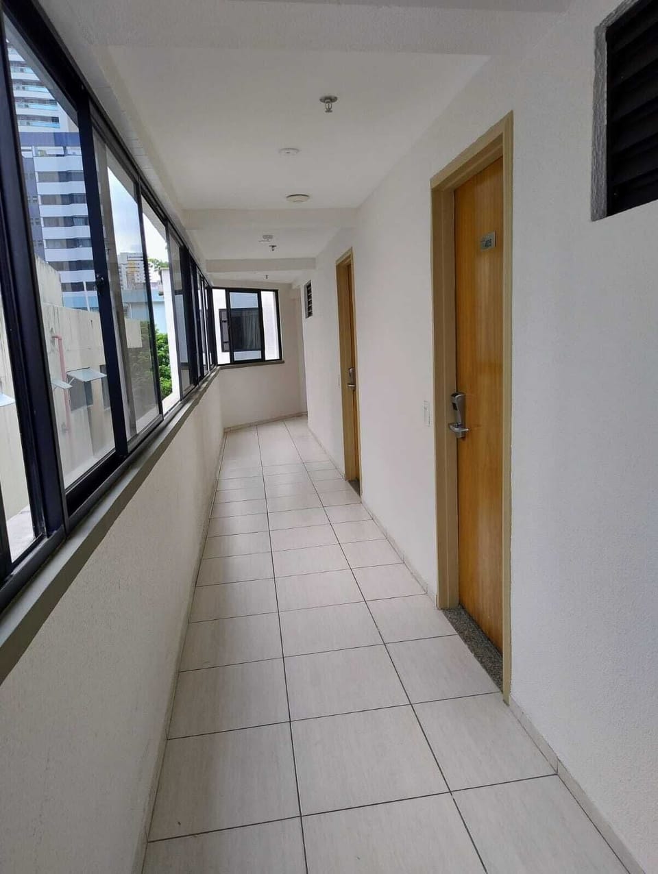 Comfort Triple Room, Mixed Dorm, Non Smoking | Living area | 24-inch LCD TV with cable channels