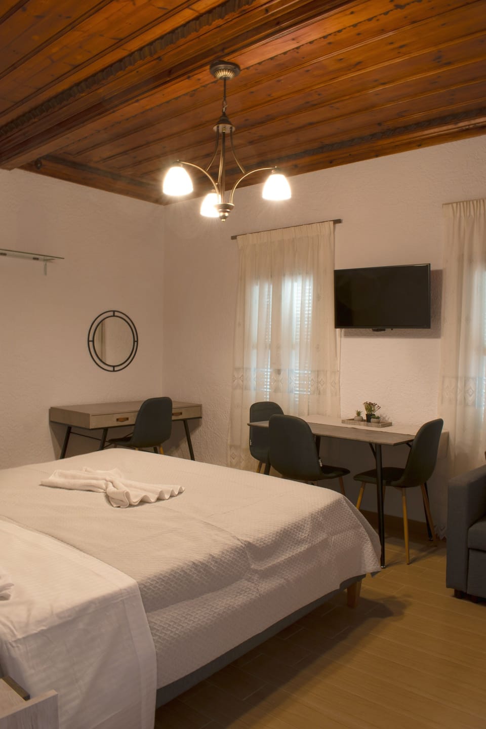 Comfort Room | Blackout drapes, soundproofing, iron/ironing board, free WiFi