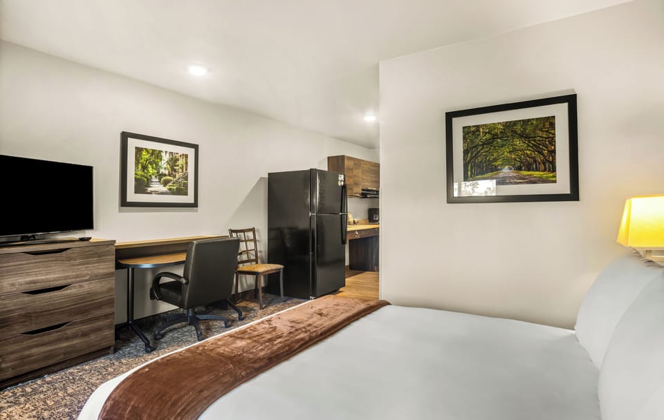 Pillowtop beds, desk, laptop workspace, blackout drapes