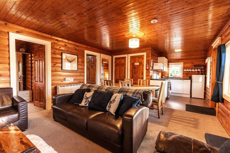 Traditional Cabin | Living area | 32-inch LED TV with digital channels
