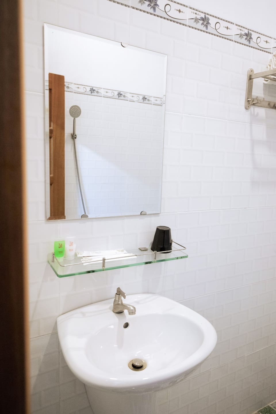 Basic Room, Non Smoking, Courtyard View | 1 bedroom, blackout drapes, iron/ironing board, free WiFi