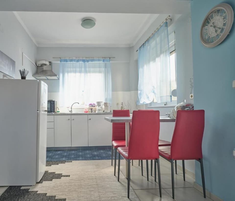 Deluxe Room, Mountain View | Private kitchen | Full-size fridge, oven, espresso maker, coffee/tea maker