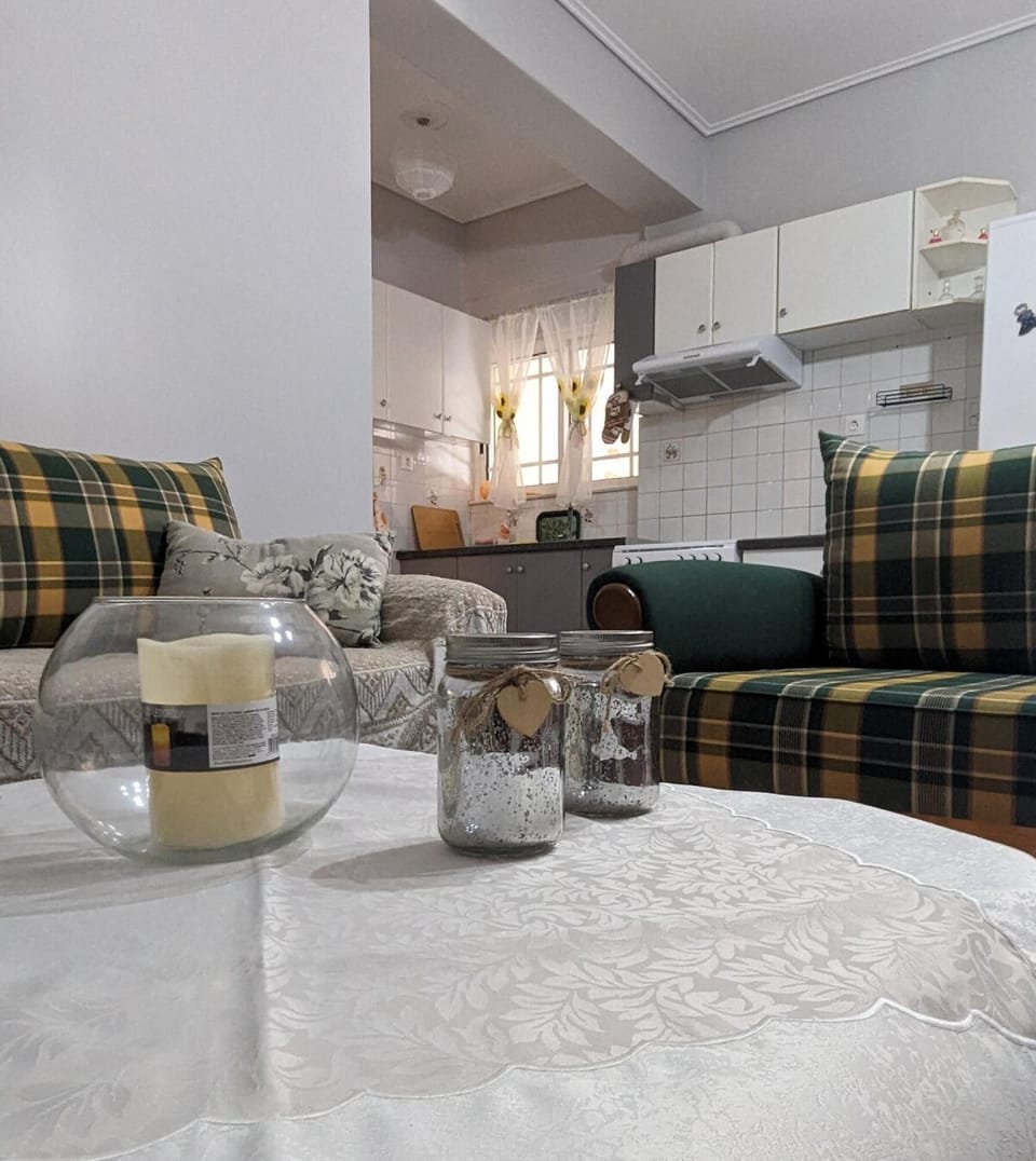 House | 2 bedrooms, desk
