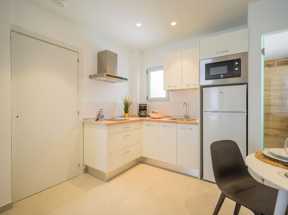 Superior Studio | Memory foam beds, laptop workspace, soundproofing, iron/ironing board