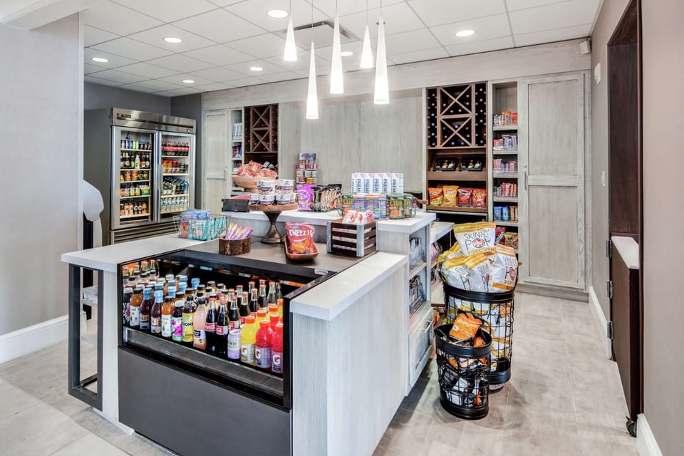 Breakfast and dinner served