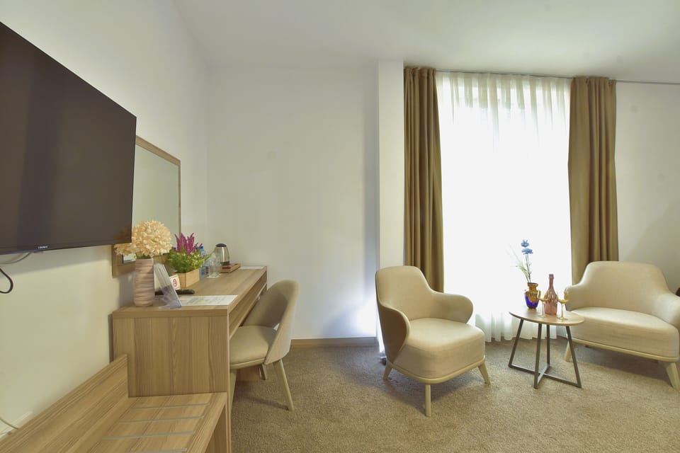 Premium bedding, minibar, in-room safe, desk
