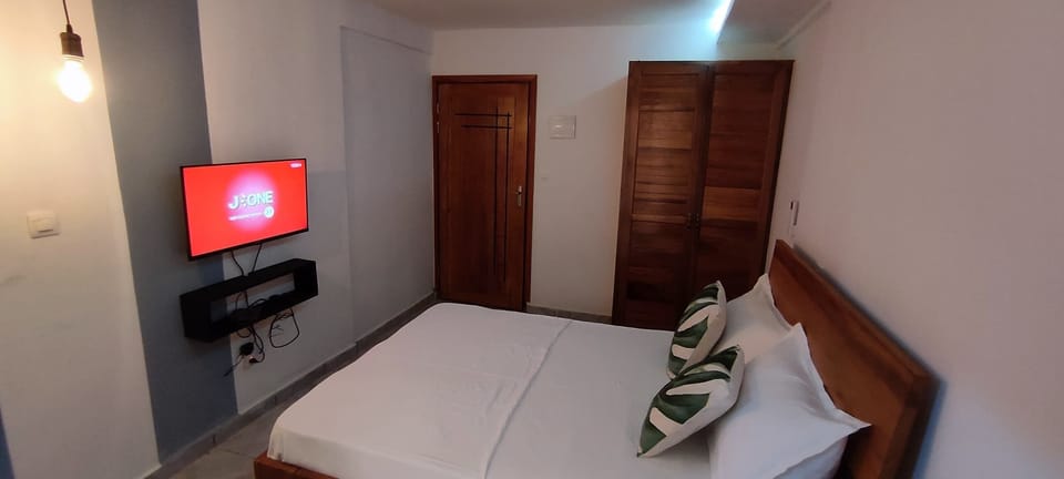 Comfort Room | Bathroom | Bidet, towels