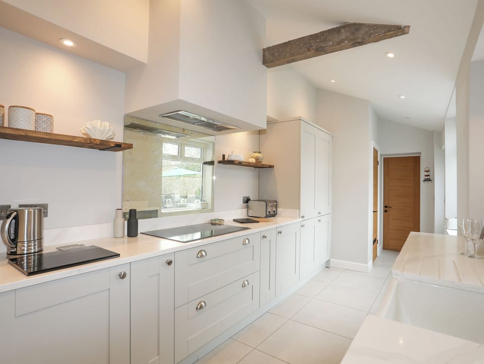 Cottage | Private kitchen | Fridge, dishwasher, electric kettle, toaster