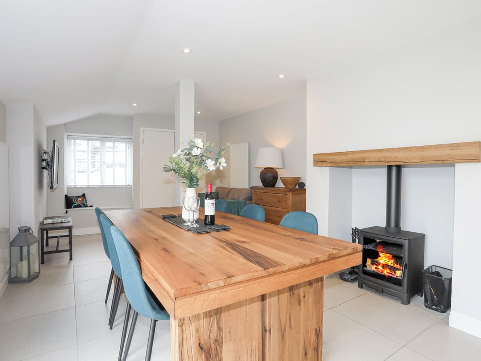 Cottage | Dining