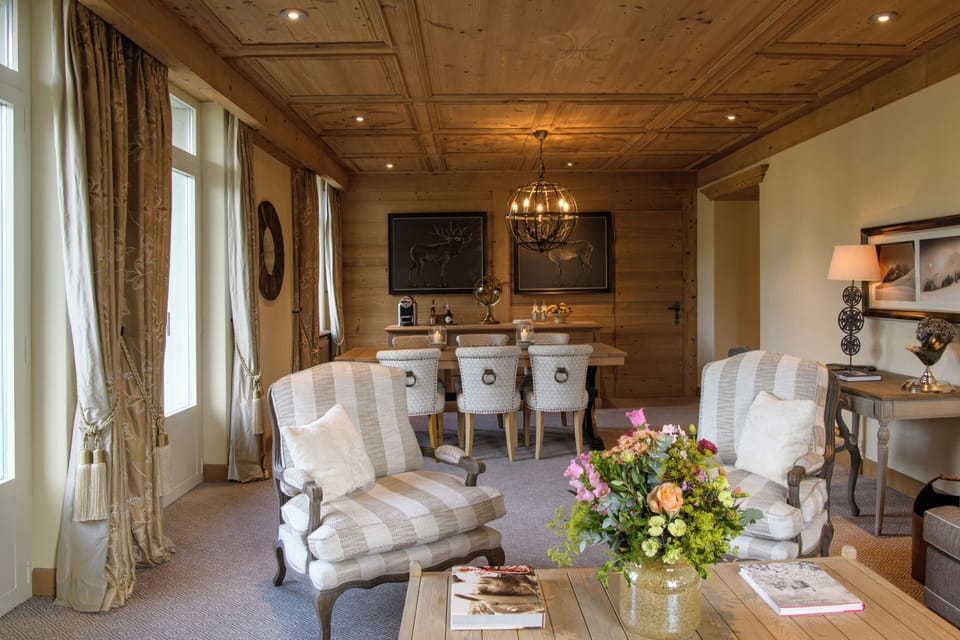 Corner Suite Mountain View | Premium bedding, down comforters, pillowtop beds, minibar