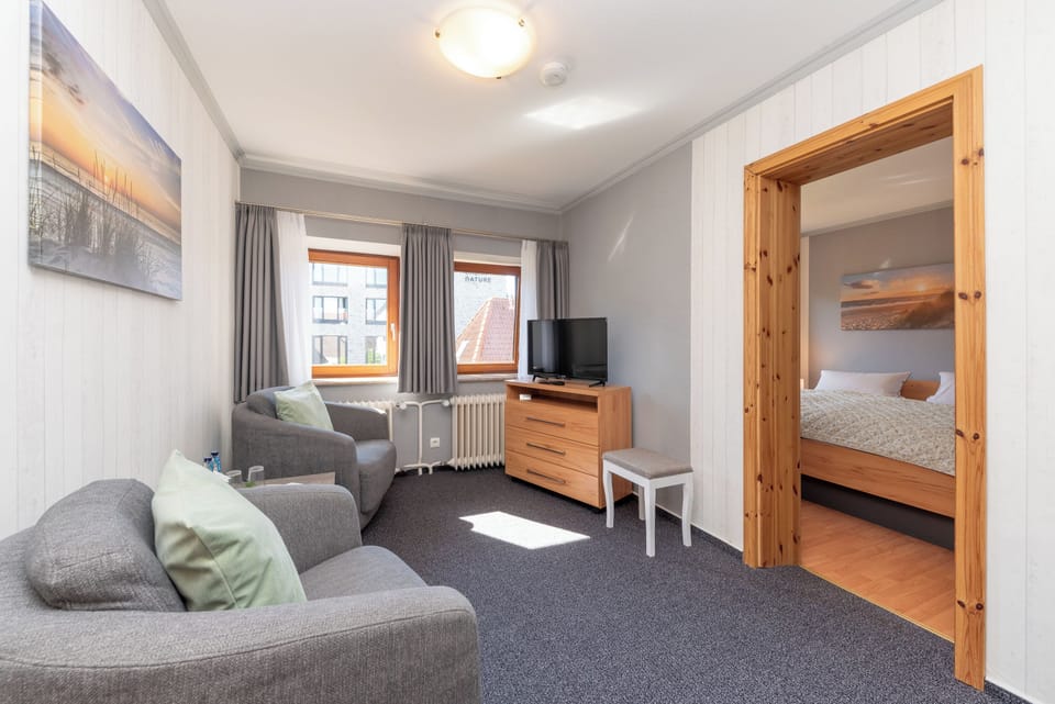 Deluxe Double Room | Individually decorated, individually furnished, blackout drapes