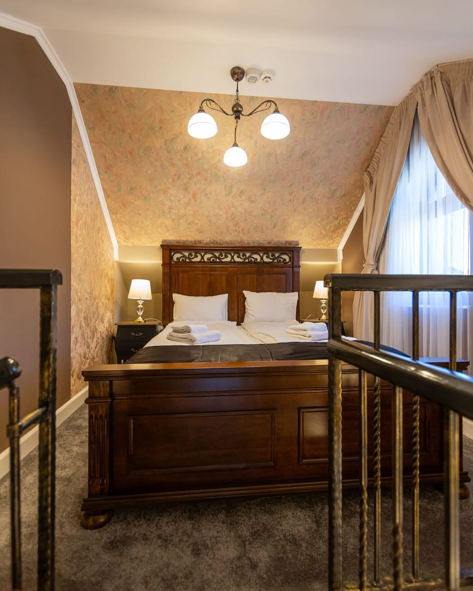 Executive Suite | In-room safe, individually decorated, individually furnished, desk