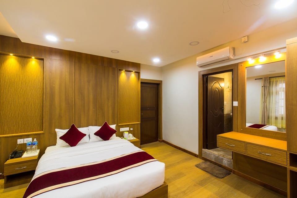 Deluxe Room | Iron/ironing board, free WiFi