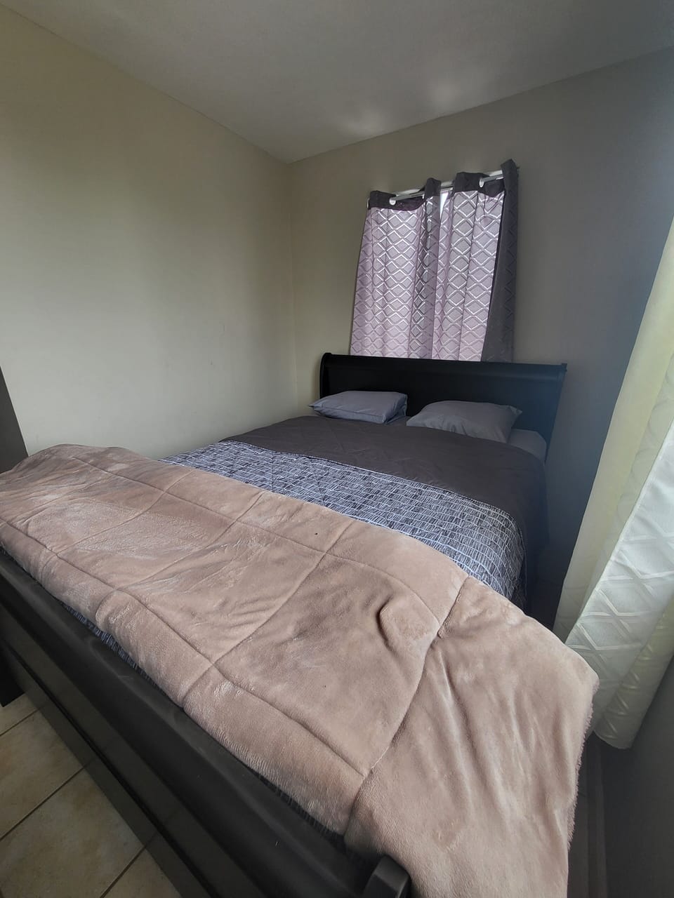 Traditional Apartment, 1 Bedroom | Down comforters, WiFi (free), bed sheets
