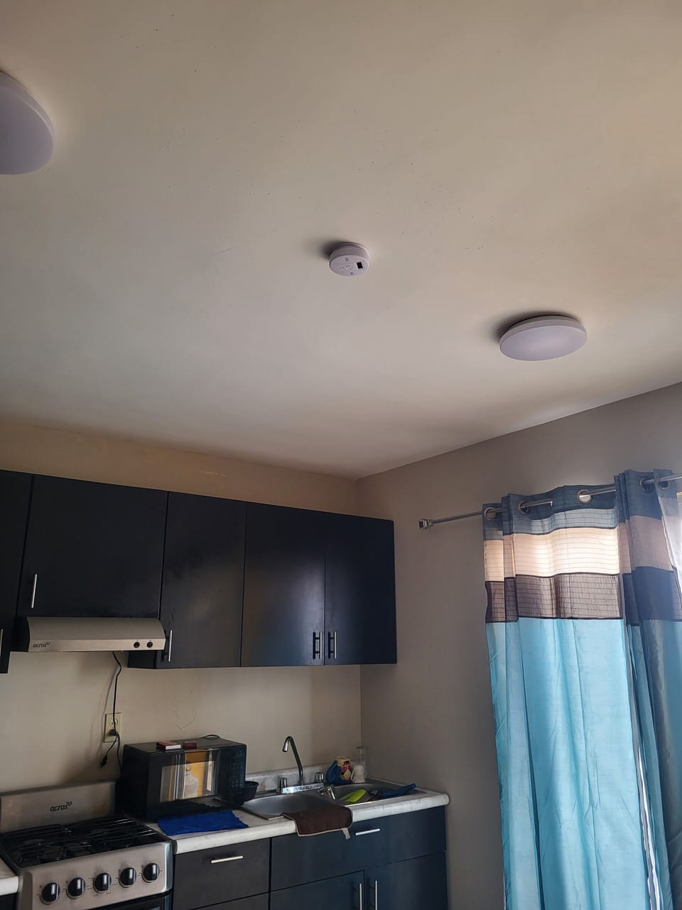 Traditional Apartment, 1 Bedroom | Private kitchen | Full-size fridge, microwave, oven, stovetop