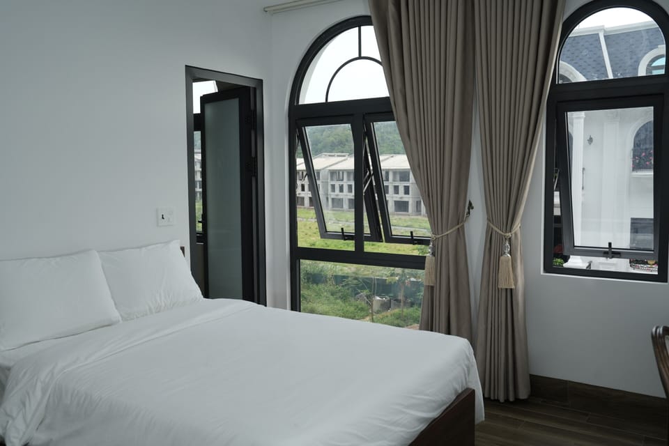 Premium bedding, down comforters, memory foam beds, free minibar items