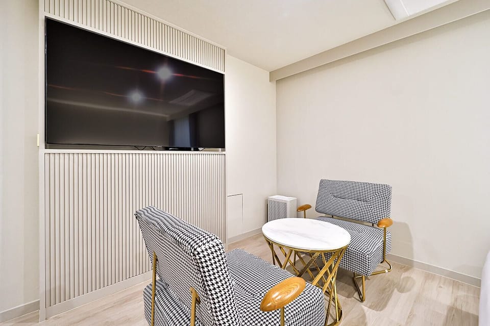 Business Double Room, Non Smoking, City View | Desk, laptop workspace, free WiFi