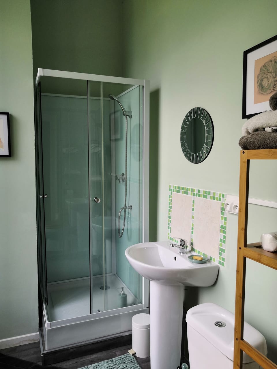 Comfort Room | Bathroom | Shower, hydromassage showerhead, hair dryer, bathrobes