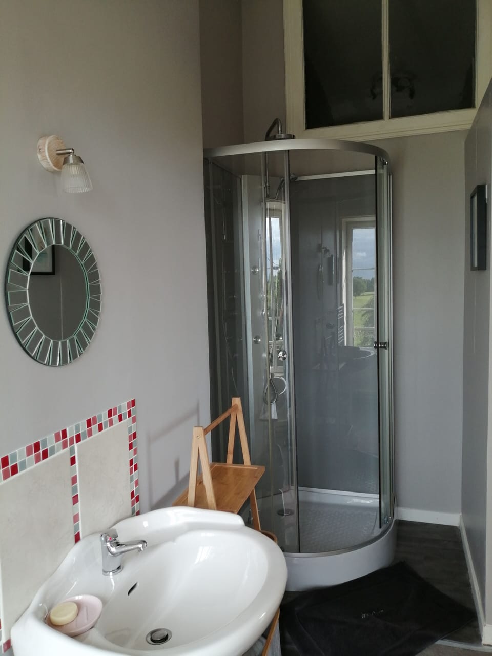 Grand Quadruple Room | Bathroom | Shower, hydromassage showerhead, hair dryer, bathrobes