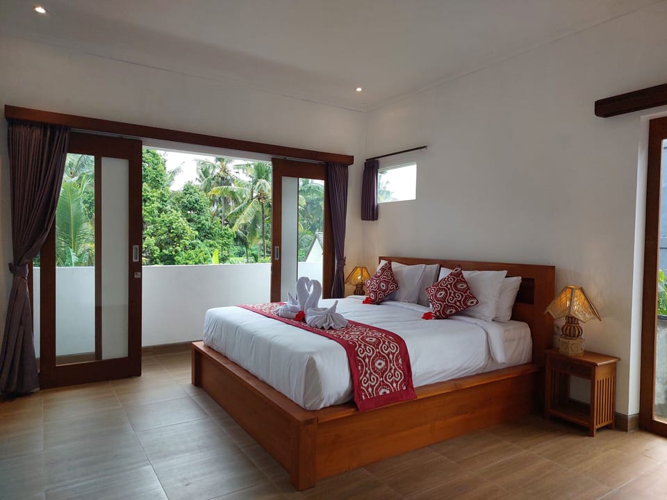 Deluxe Room | 1 bedroom, minibar, desk, soundproofing