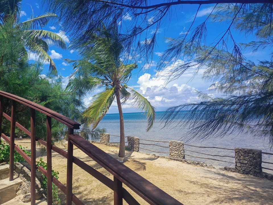 Private beach, white sand, beach bar