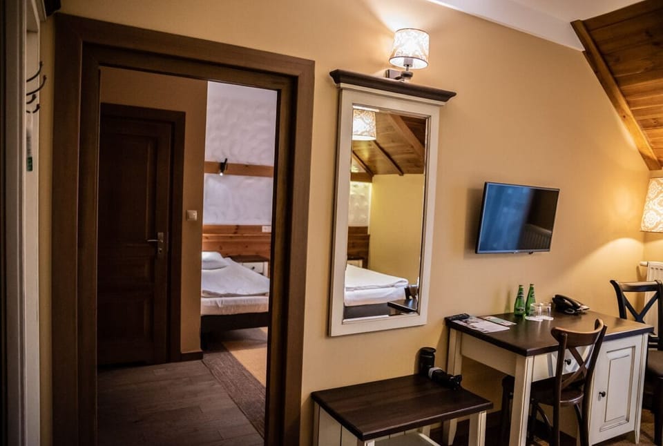 Deluxe Studio, Lake View | Hypo-allergenic bedding, desk, laptop workspace, iron/ironing board