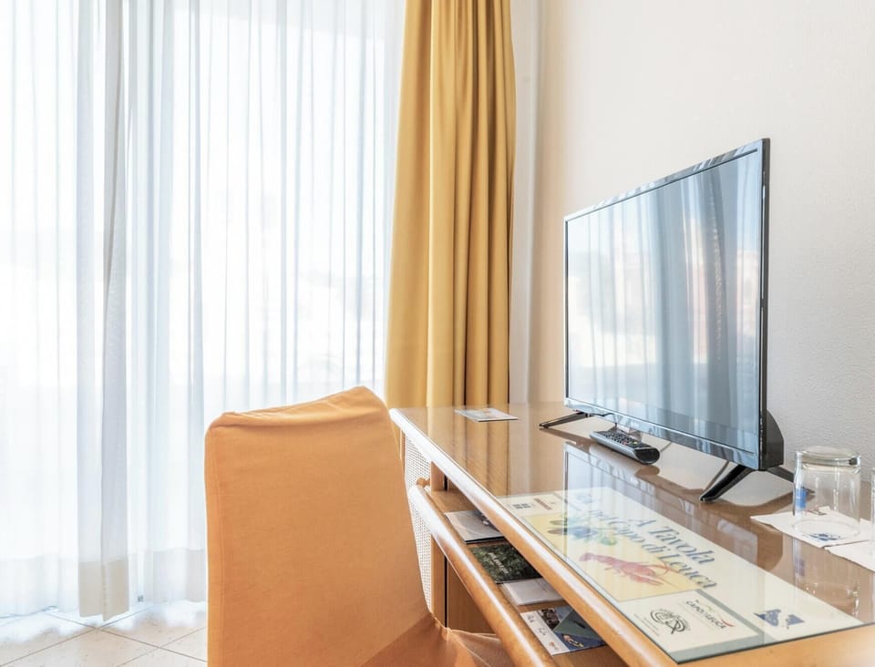 Comfort Quadruple Room | Minibar, in-room safe, desk, WiFi (free)