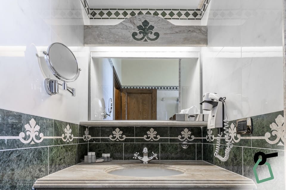 Comfort Triple Room, Balcony | Bathroom | Bathtub, free toiletries, hair dryer, bidet