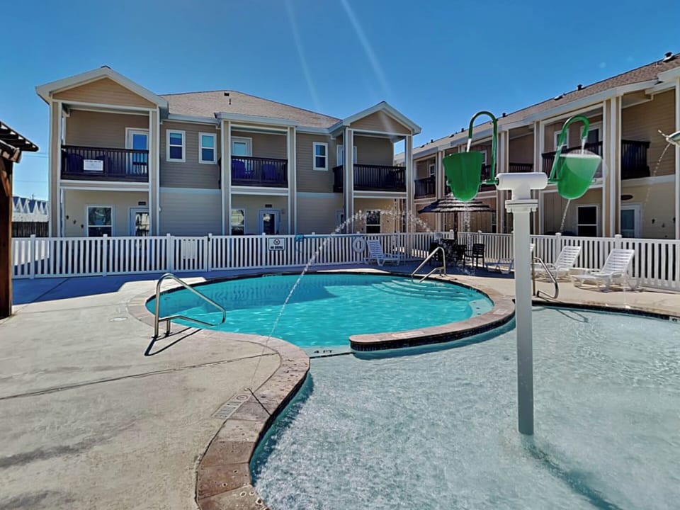 Studio (2 Bedrooms) | Property amenity