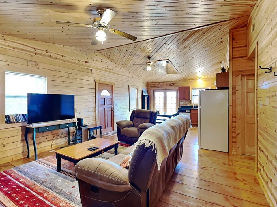 House (3 Bedrooms) | Property amenity