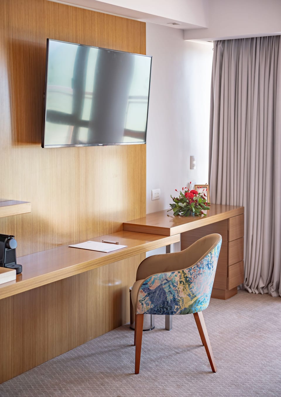 In-room safe, blackout drapes, free WiFi