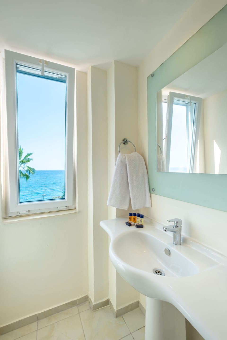Standard Room, Balcony, City View | Bathroom | Slippers