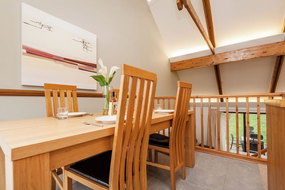 Cottage | Dining