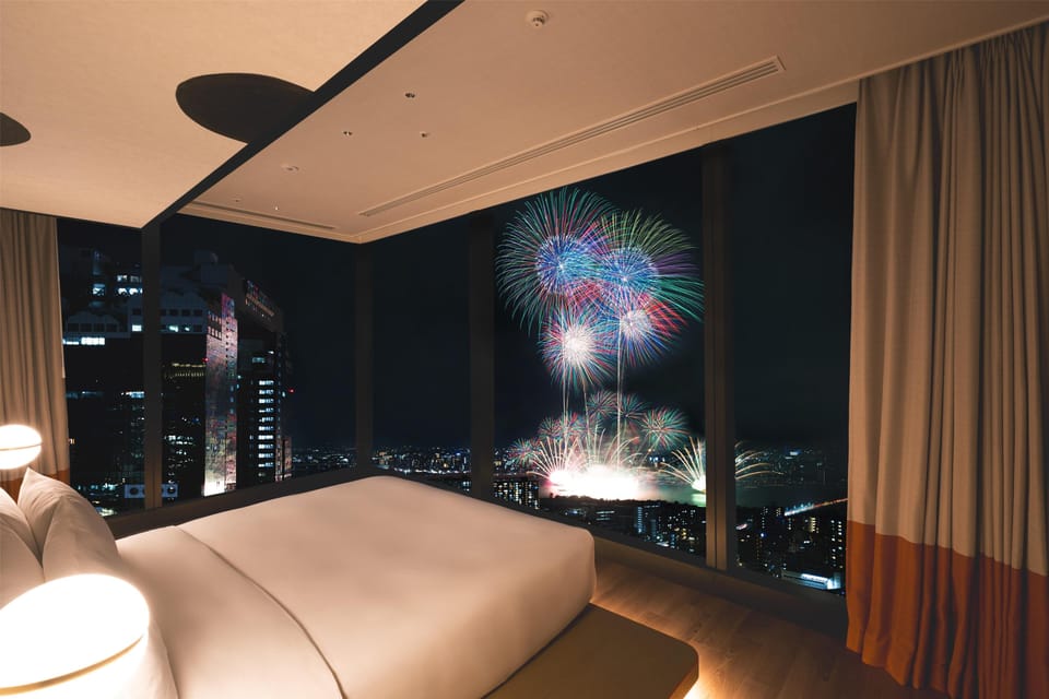 Premium bedding, down comforters, minibar, in-room safe