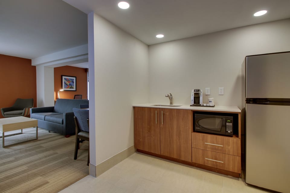 Suite, 1 King Bed with Sofa bed (Additional Living Area) | In-room safe, desk, iron/ironing board, free cribs/infant beds