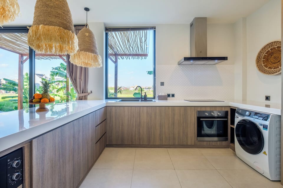 Deluxe Villa | Private kitchen | Fridge, microwave, oven, electric kettle