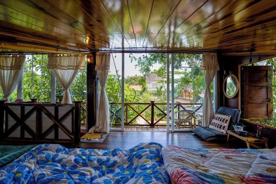 Family Room | Iron/ironing board (on request), WiFi (free), bed sheets