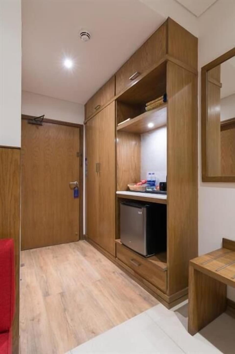 Desk, iron/ironing board, WiFi (free)