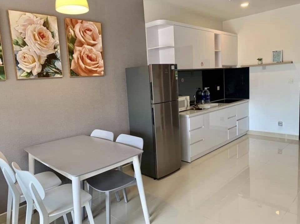 Luxury Apartment, Non Smoking | Private kitchen | Paper towels