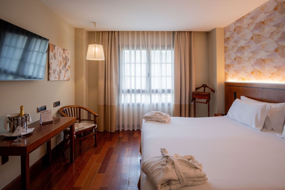 Premium bedding, down comforters, in-room safe, desk