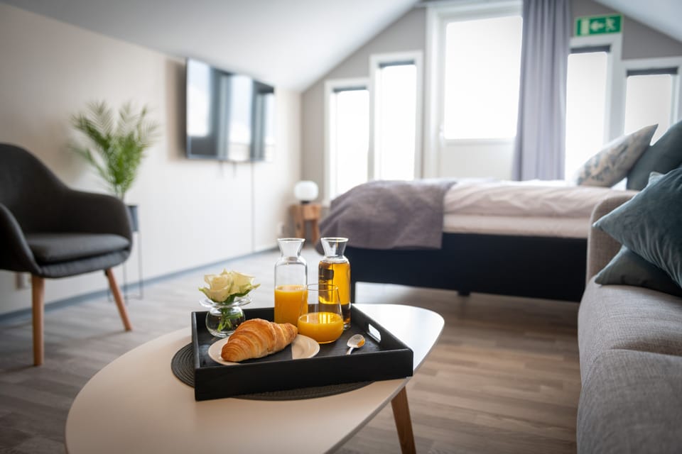 Panoramic Room | Desk, laptop workspace, free WiFi