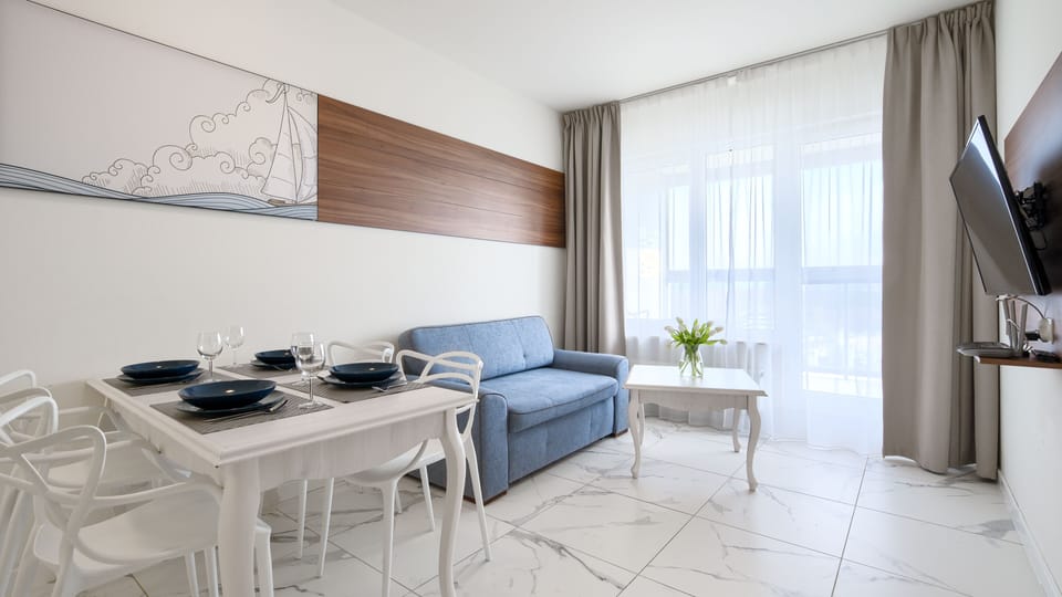 Apartment (104) | Living area