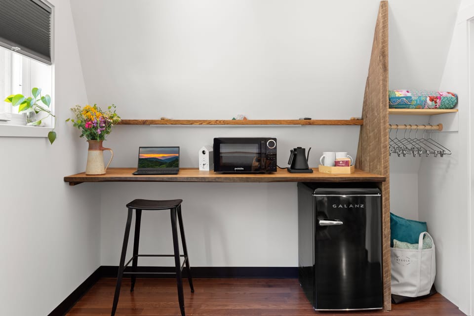 Standard Cabin | Individually decorated, desk, laptop workspace, free WiFi