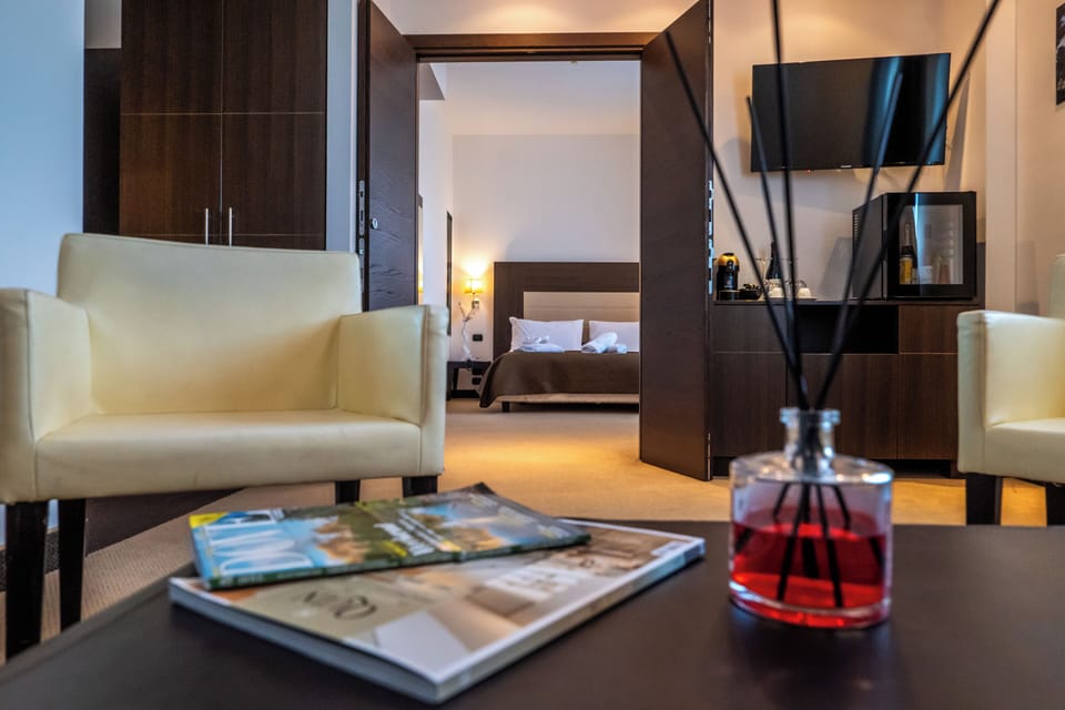 Panoramic Suite | In-room safe, blackout drapes, soundproofing, WiFi (free)