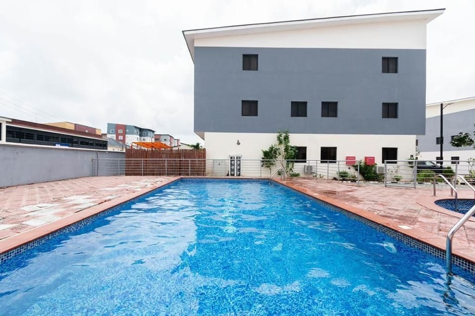 2 outdoor pools